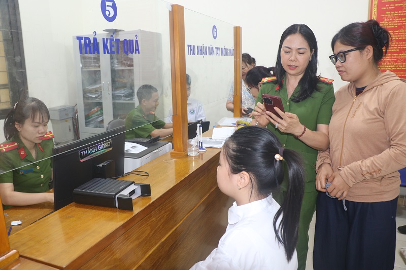 Công an phường Đông Hải: Đẩy mạnh cấp căn cước, tài khoản định danh điện tử cho trẻ từ 6 đến dưới 14 tuổi